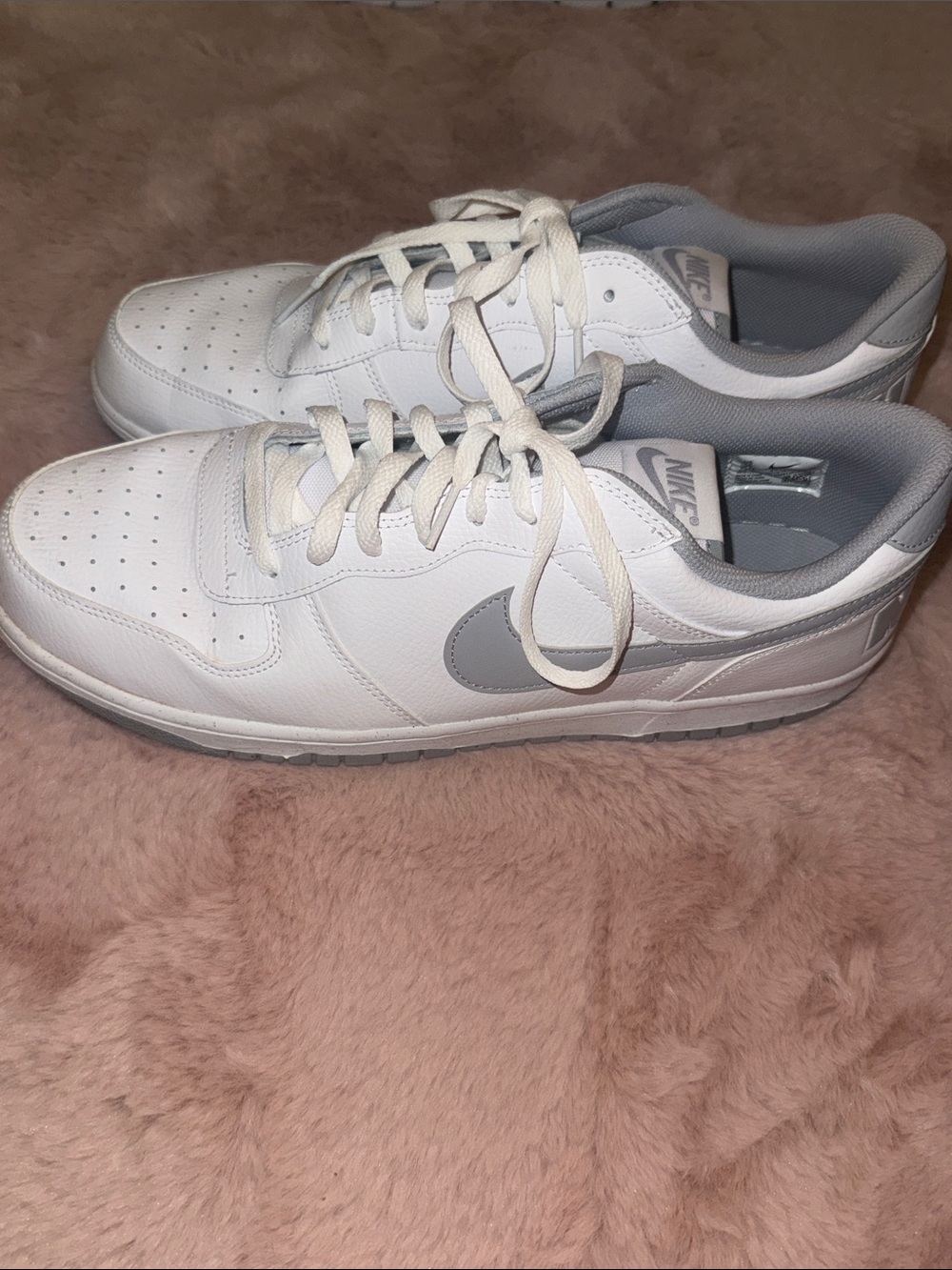 Brand new Nike men’s Low-Top Sneakers in White and Light Gray